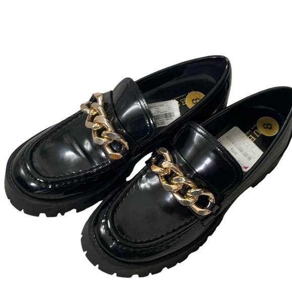 Guess | Shoes | Nwt Guess Chunky Black Loafer With Gold Chain Accent Sz ...